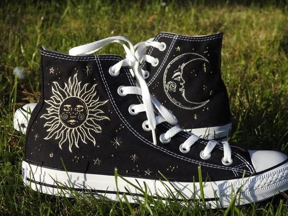 کفش آل استار کاستوم Embroidered Sun Moon